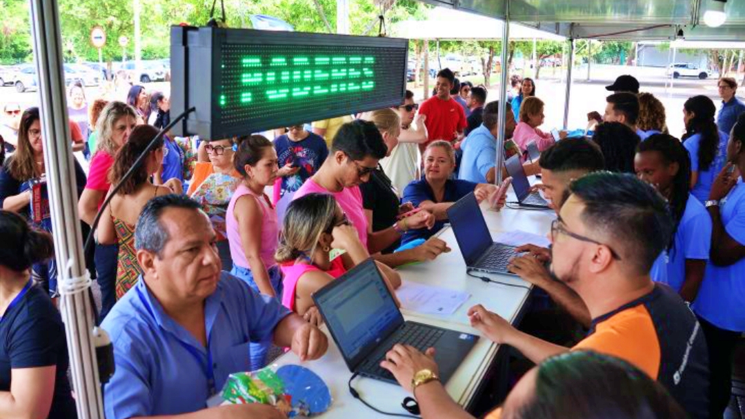 Corrida dos Poderes: atletas recebem kits e se preparam para a largada neste s&aacute;bado &agrave;s 17h30