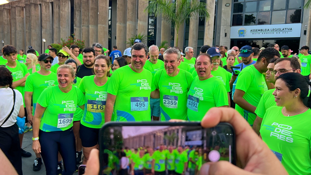 Corrida dos Poderes arrecada 2.500 brinquedos para o Natal de crian&ccedil;as carentes