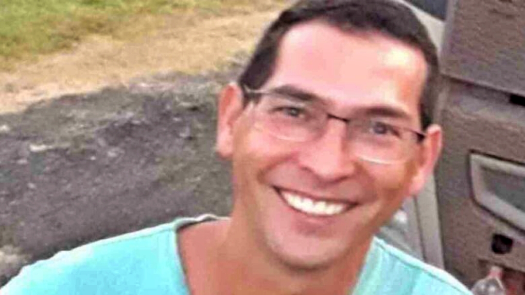 Homem &eacute; assassinado na frente de casa ap&oacute;s briga por ferramentas