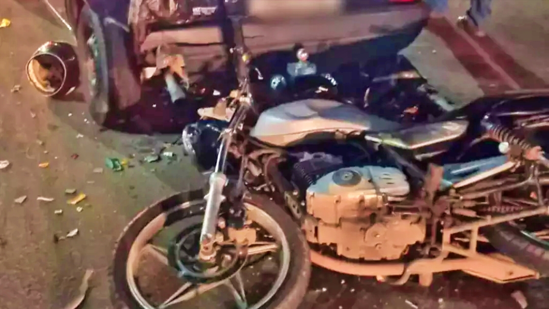 Idoso morre cinco dias depois de bater moto em carro estacionado  