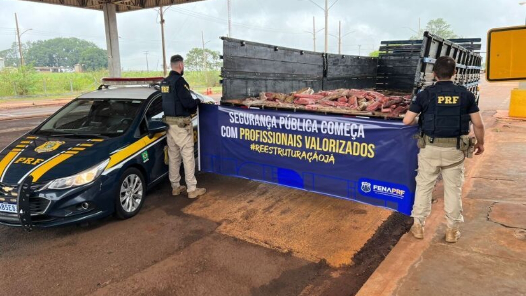Droga encontrada em fundo falso de caminh&atilde;o ultrapassou 300 kg; entorpecente seguia para Dourados