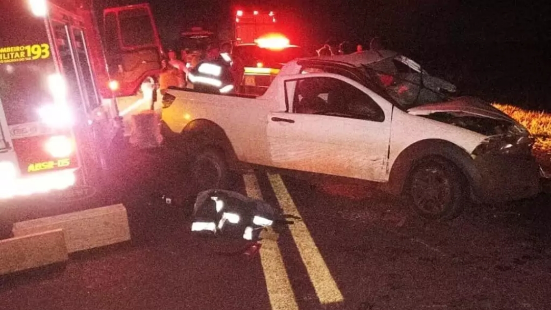 Condutor gravemente ferido em colis&atilde;o de picapes morre no hospital  