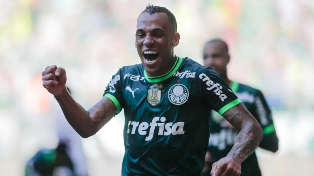 Palmeiras vence o Fluminense e est&aacute; com uma m&atilde;o na ta&ccedil;a