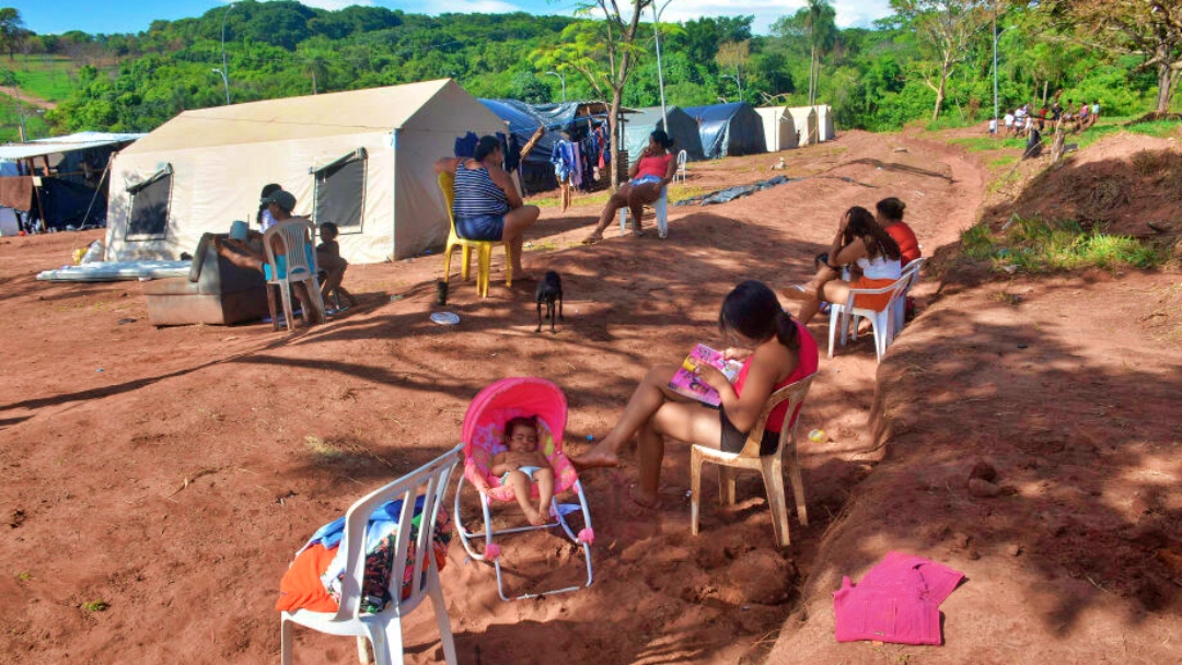 Moradores do Mandela montam barracos em outra &aacute;rea, com promessa de casas