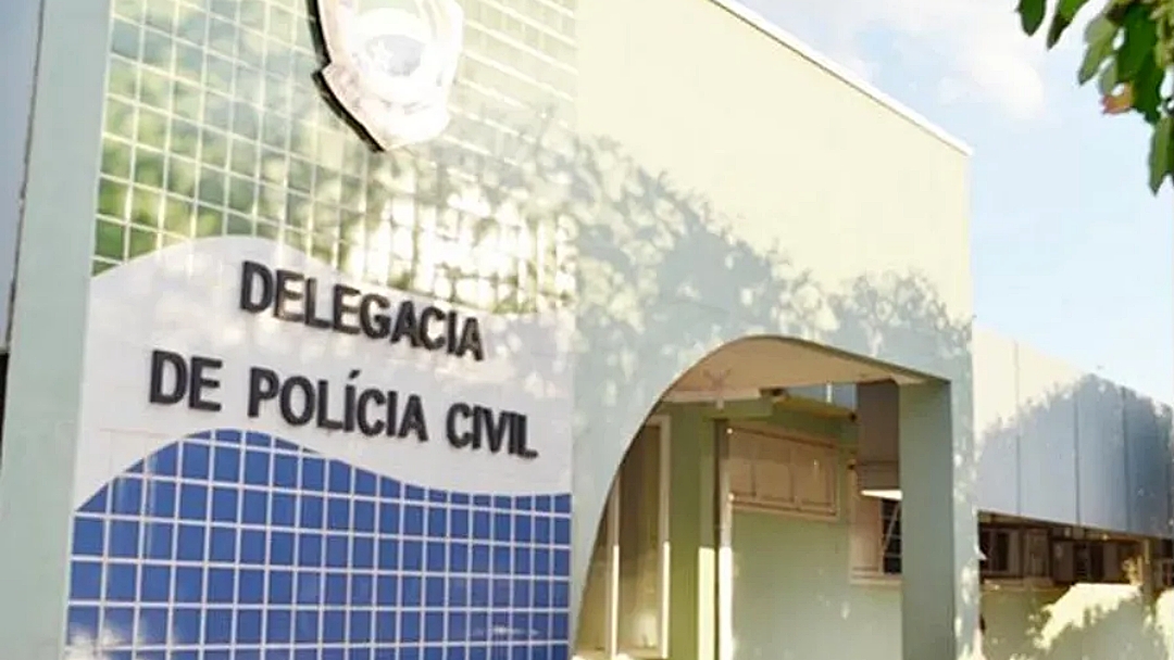 Dois homens s&atilde;o presos por estuprar mulher dormindo 