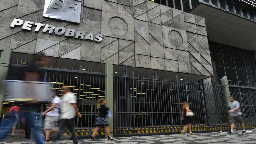 Petrobras faz concurso para n&iacute;vel t&eacute;cnico com sal&aacute;rio de R$ 5,8 mil