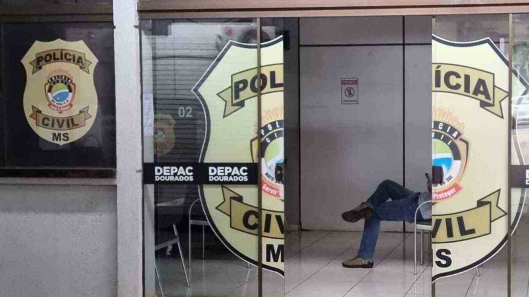 Mulher sofre queimadura de 3&ordm; grau ap&oacute;s homem jogar gasolina e atear fogo contra ela