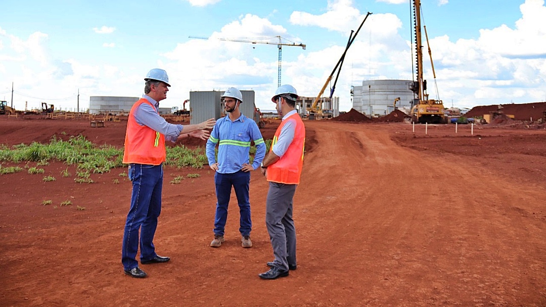 Secret&aacute;rio visita canteiro de obras da Inpasa que j&aacute; tem 600 trabalhadores