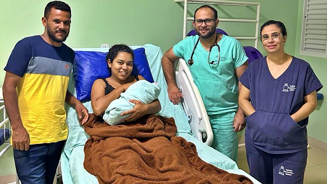 Liz Ramos, a 1&ordf; Sidrolandense nascida na cidade, j&aacute; est&aacute; em casa 