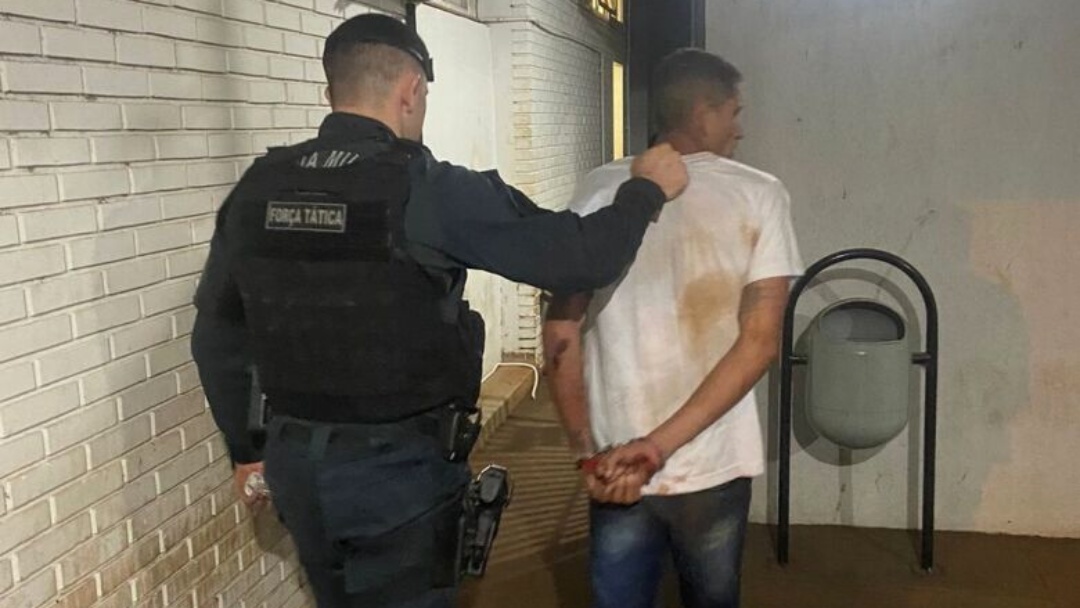 Foragido tenta eacapar  mas &eacute; capturado ap&oacute;s persegui&ccedil;&atilde;o policial