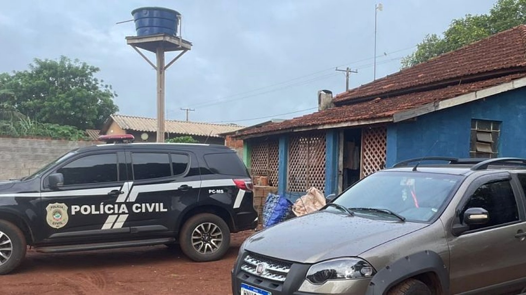 Pris&atilde;o por porte ilegal de arma leva Pol&iacute;cia a casal que  mandou matar desafeto 