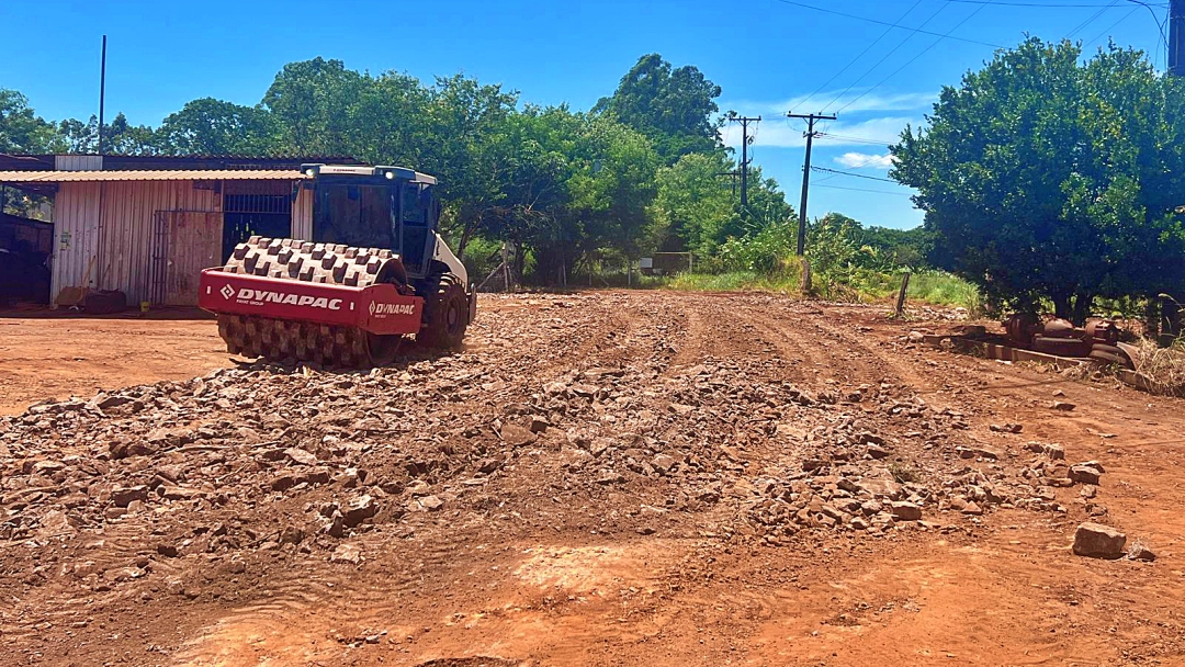 Prolongamento da Rua Afonso Pena recebeu cascalhamento e j&aacute; pode ser acessado