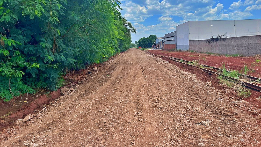 Prolongamento da Rua Afonso Pena recebeu cascalhamento e j&aacute; pode ser acessado