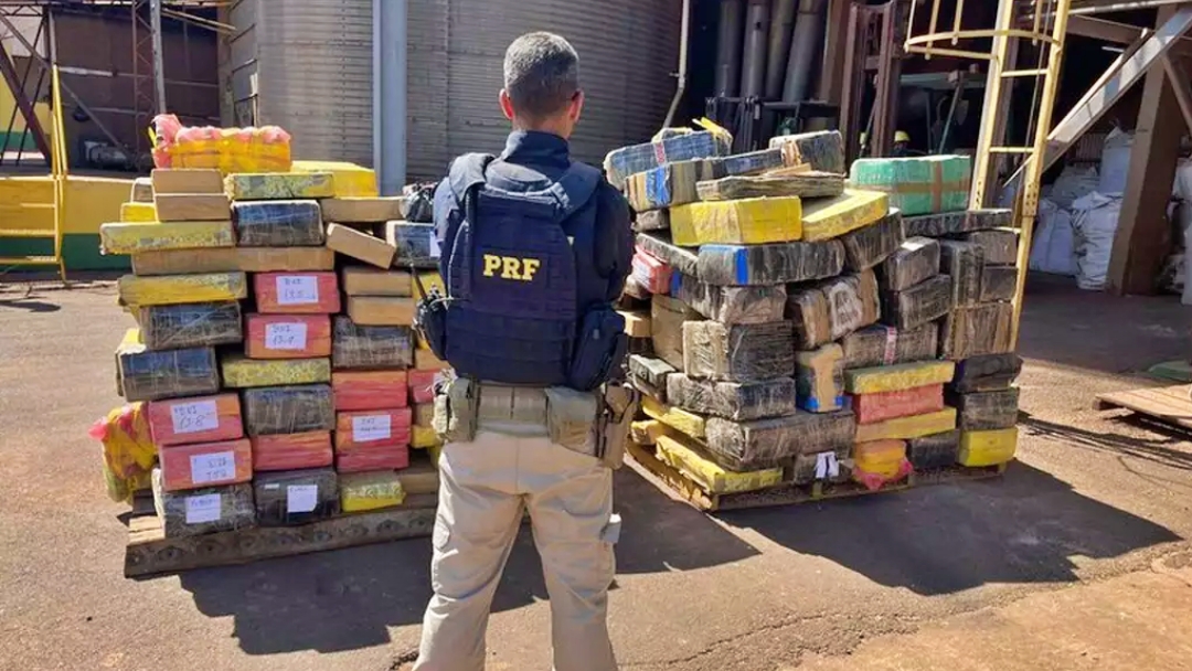 Casal que saiu de MS &eacute; preso com 3 toneladas de maconha no PR 