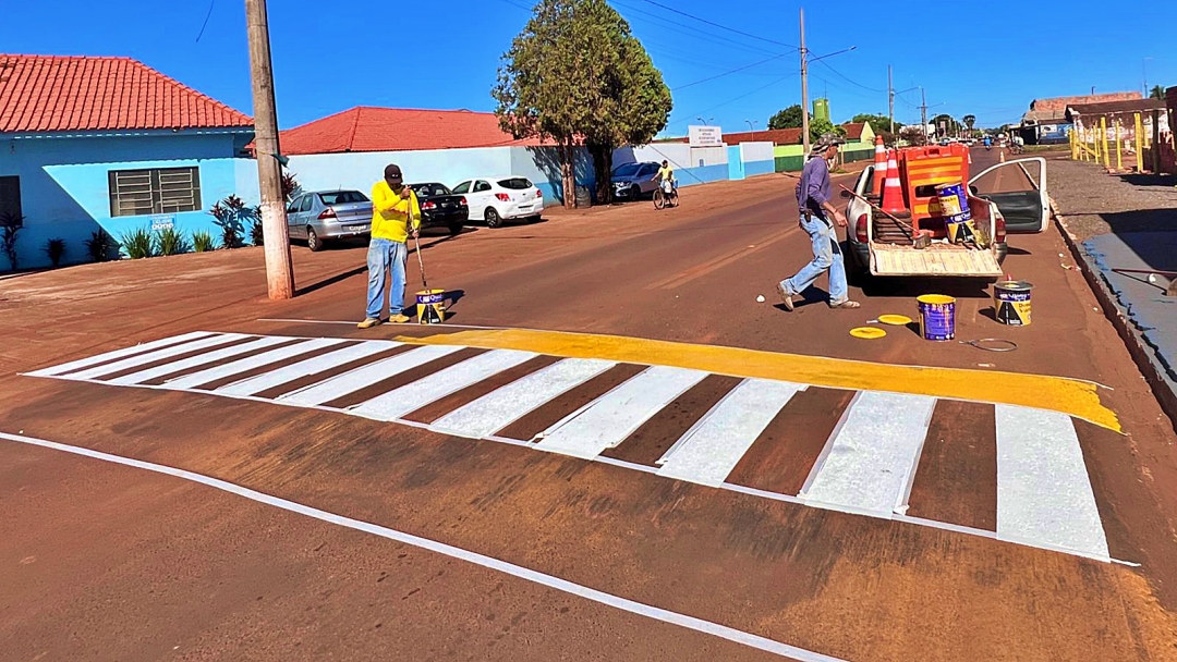 Sinaliza&ccedil;&atilde;o est&aacute; sendo revitalizada em pontos da cidade e escolas