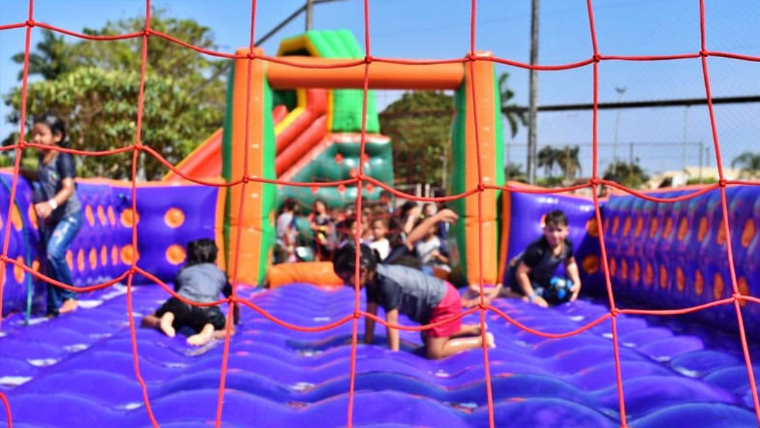 Domingo de agito no Brizol&atilde;o, com brinquedos, dan&ccedil;as e concursos de fantasias