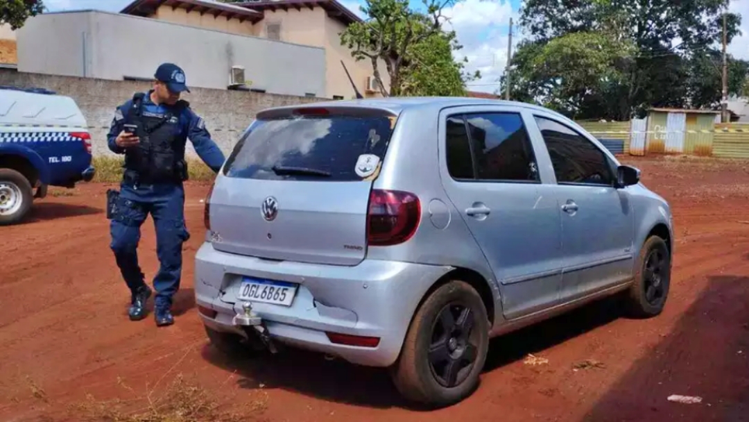 Homem troca tiros com pistoleiros, &eacute; atingido e morre no hospital  