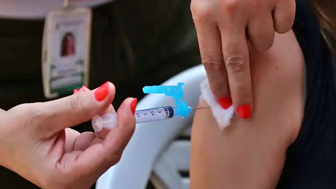 Sa&uacute;de come&ccedil;a vacinar contra dengue nesta 2&ordf; crian&ccedil;as de 10 e 11 anos 