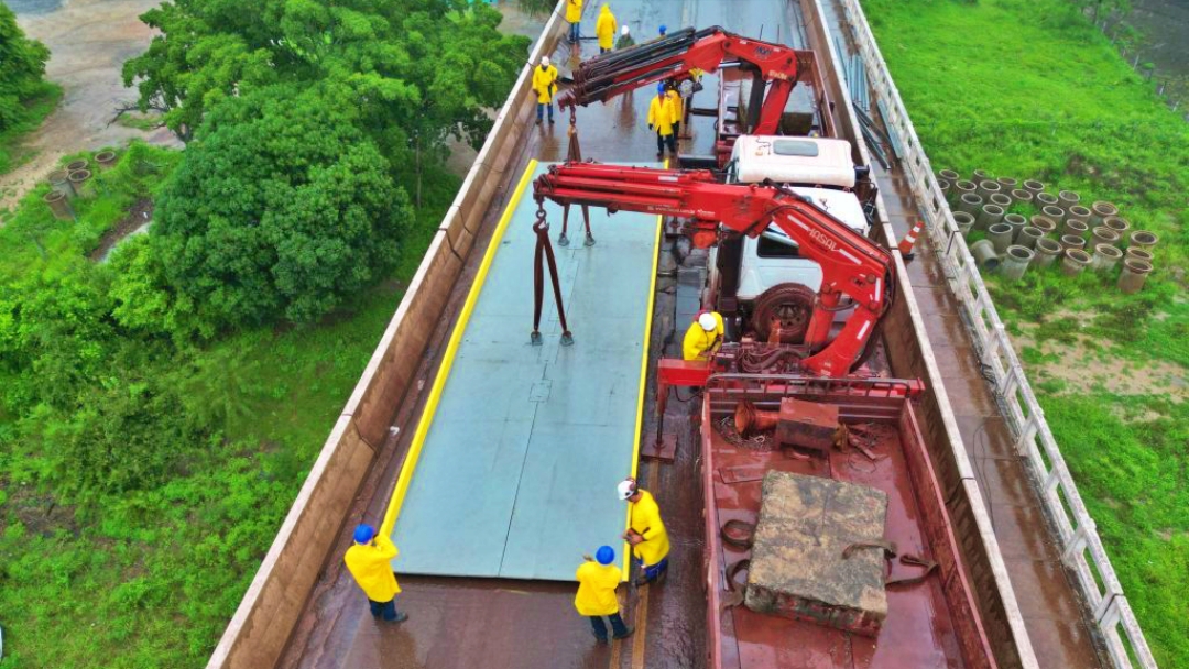Efici&ecirc;ncia: mesmo sob reparos, ponte sobre o rio Paraguai segue aberta para ve&iacute;culos