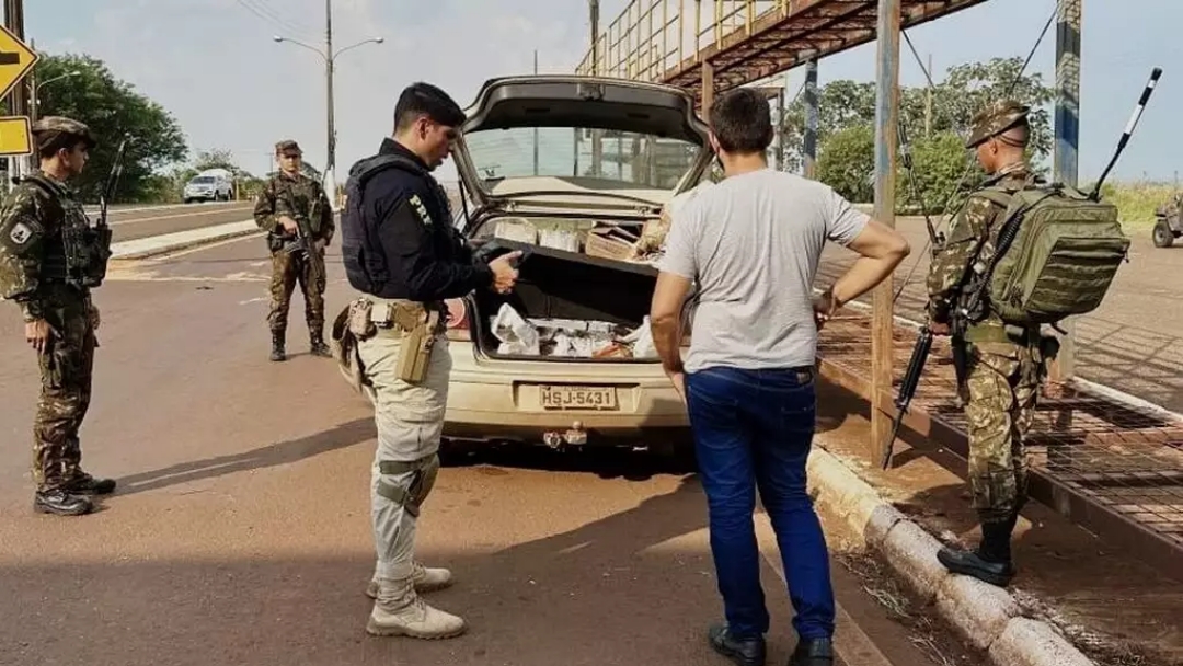 Ex&eacute;rcito divulga disque-den&uacute;ncia para popula&ccedil;&atilde;o ajudar contra tr&aacute;fico de drogas  