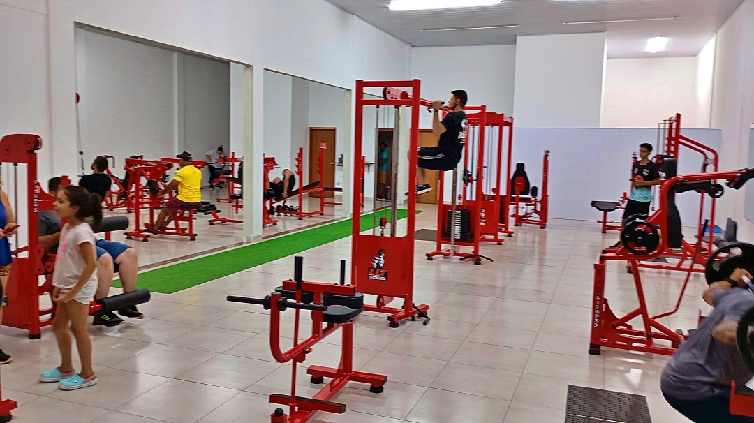 Academia Ra&ccedil;a Gym: Uma nova proposta fitness para Sidrol&acirc;ndia
