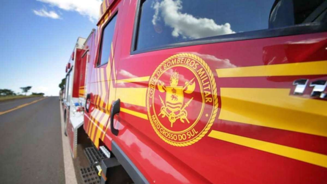 Bombeiros fazem busca no quintal da casa de suposto assassino e n&atilde;o encontram corpo da v&iacute;tima 