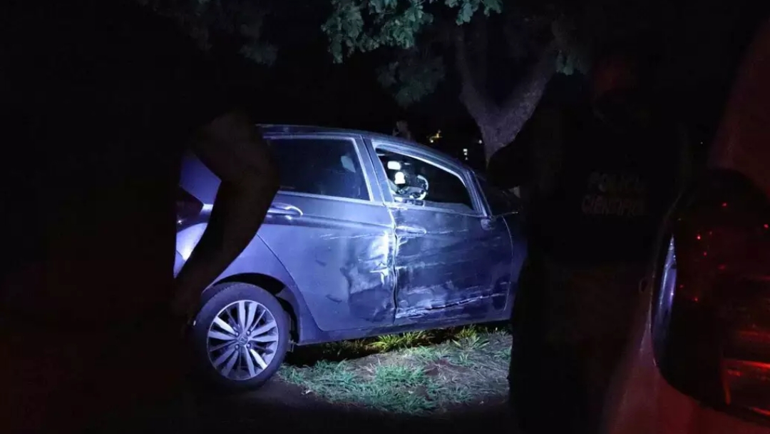 Motoentregador morre em colis&atilde;o com carro de passeio 