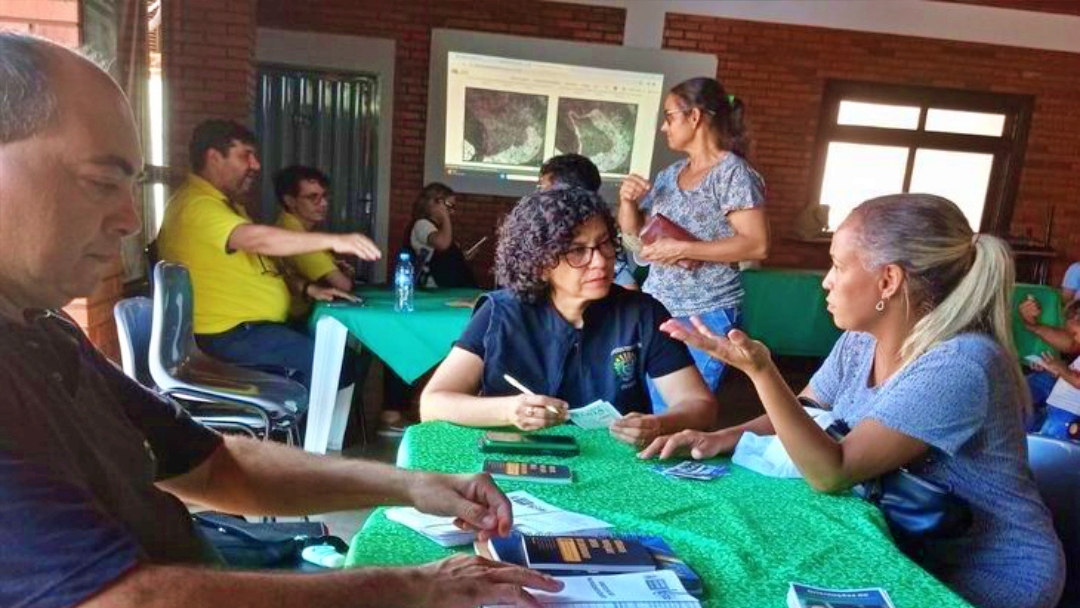 Agricultores familiares recebem orienta&ccedil;&atilde;o do Procon/MS em Sidrol&acirc;ndia