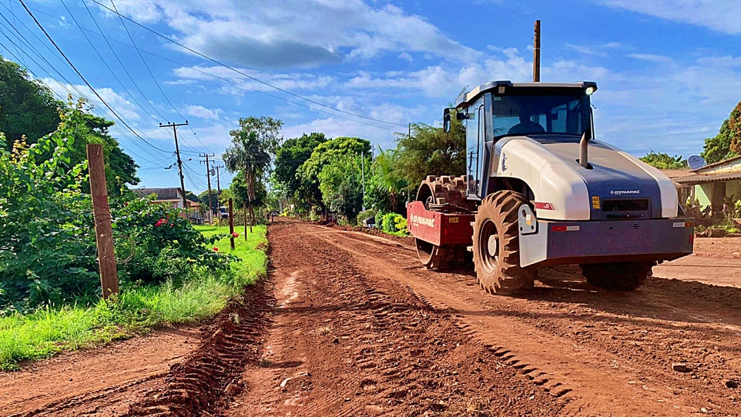 Ruas de aldeias ind&iacute;genas e estradas vicinais recebem manuten&ccedil;&atilde;o