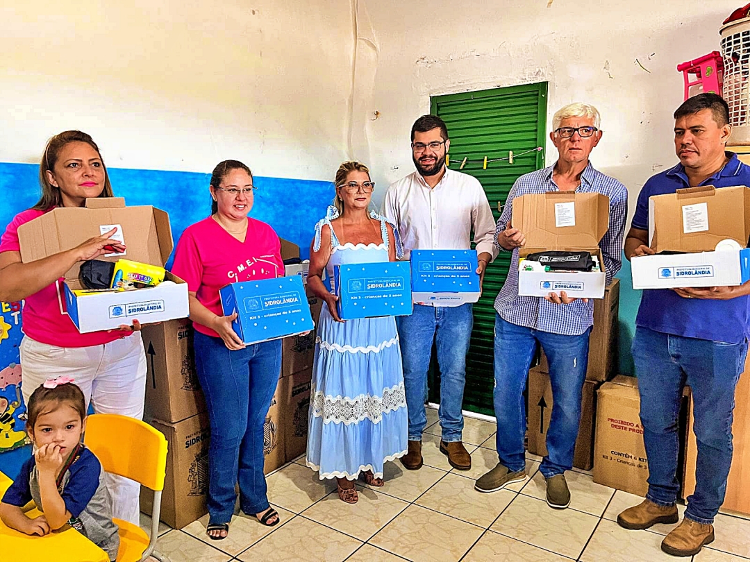 Prefeitura inicia entrega de kits escolares aos alunos da Rede Municipal de Ensino