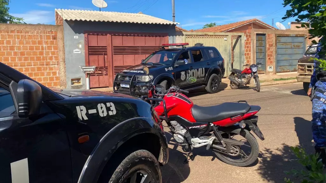 Comerciante rastreia moto furtada e PM prende militar do Ex&eacute;rcito no Caiob&aacute;  