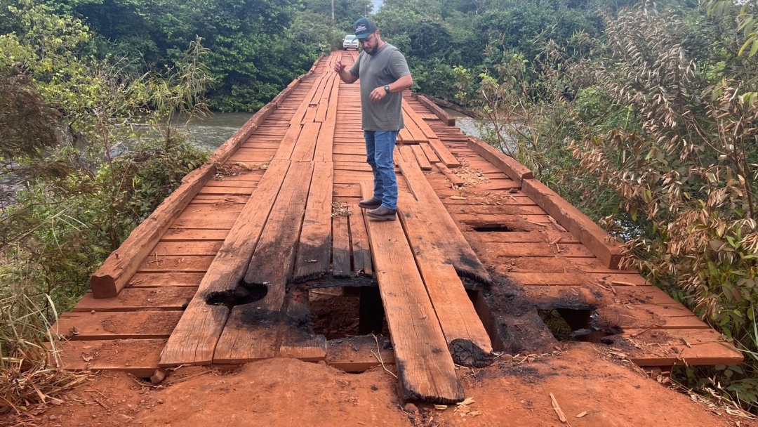 Prefeitura interdita ponte no Barra Nova ap&oacute;s vandalismo numa das cabeceiras 