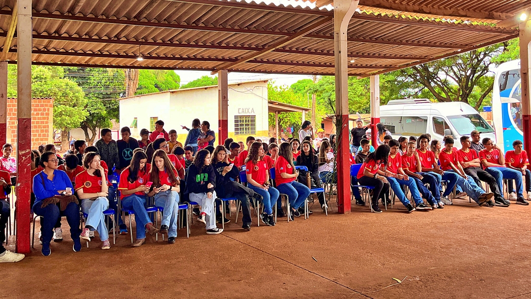 Escola de Costa Rica visita a Aldeia Terer&eacute; em Sidrol&acirc;ndia
