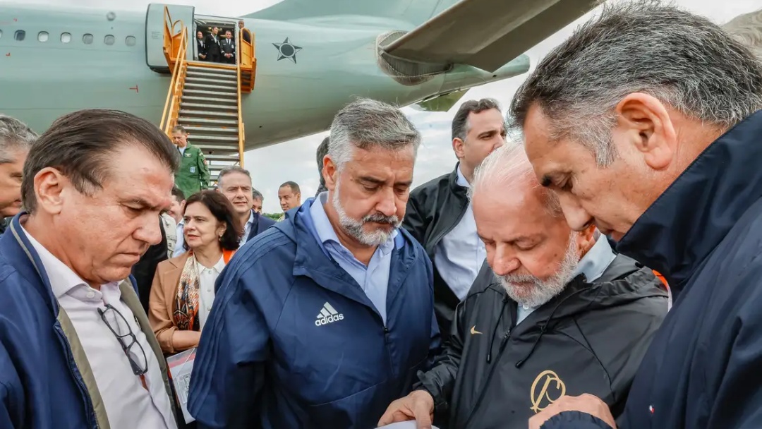 Lula garante verba para reconstru&ccedil;&atilde;o de estradas no RS