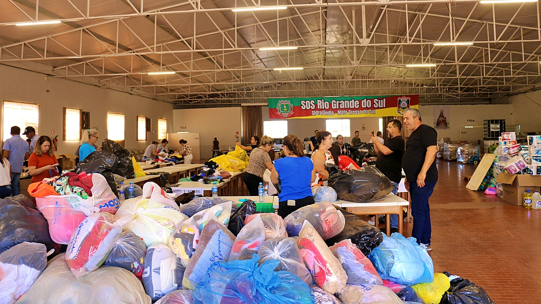 Sidrol&acirc;ndia fecha 1&ordf; etapa da campanha para socorrer ga&uacute;chos com mais de 100 toneladas arrecadadas 