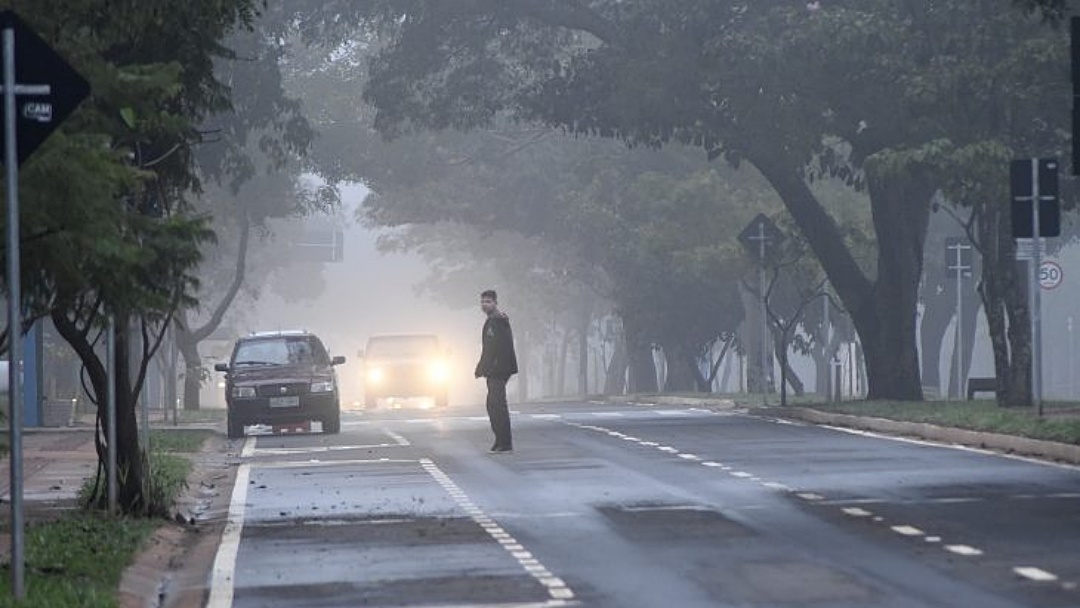 Frio, nebulosidade e probabilidade de chuvas na previs&atilde;o deste domingo