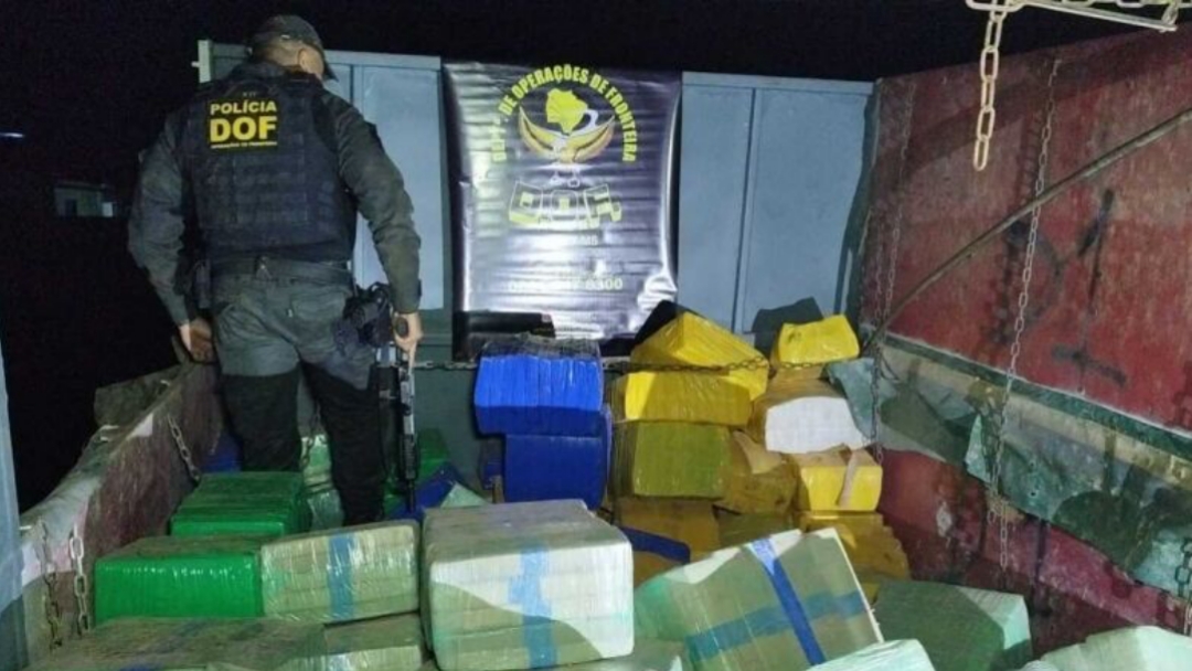 Dois foram presos durante apreens&atilde;o de quase 4,5 toneladas de drogas na fronteira