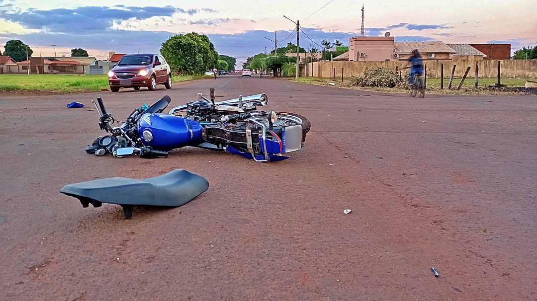 Acidente de tr&acirc;nsito envolve duas motocicletas na rua Esp&iacute;rito Santo