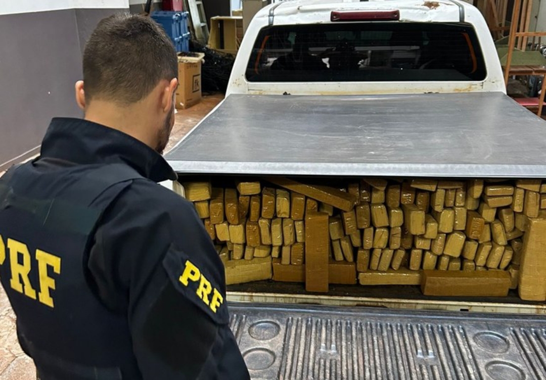 PRF apreende 246 kg de coca&iacute;na e uma tonelada de maconha na BR-060