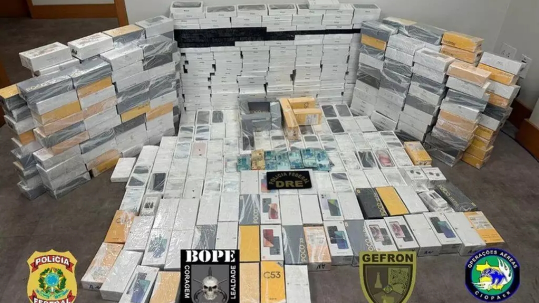 PF apreende carga milionária de celulares transportada por aeronave de MS