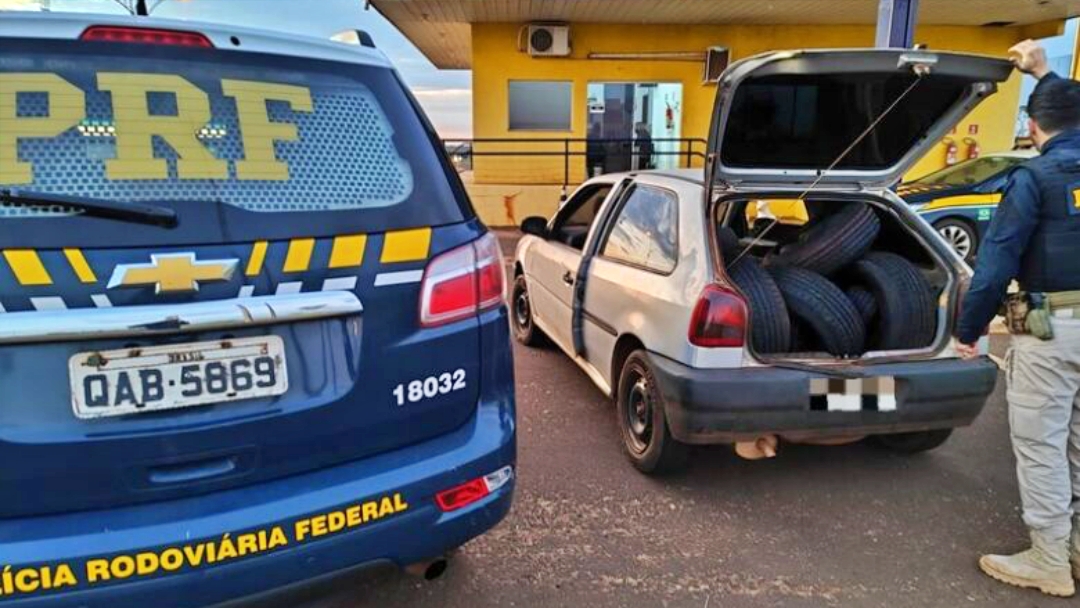 Homem &eacute; preso transportando 48 pneus comprados no Paraguai