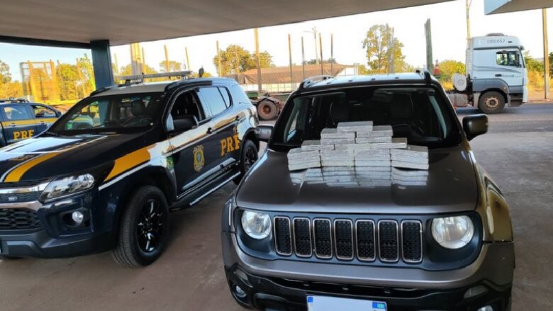 Dupla &eacute; presa transportando coca&iacute;na em Jeep