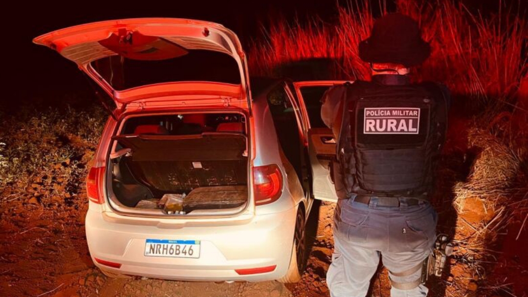 Homem foge da pol&iacute;cia e abandona carro com 150 kg de drogas na MS-156