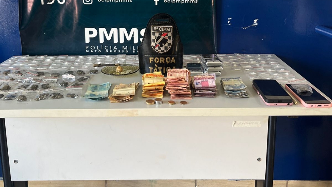 Pol&iacute;cia  Militar volta &agrave; boca de fumo fechada h&aacute; 3 dias e encontra 167 por&ccedil;&otilde;es de drogas