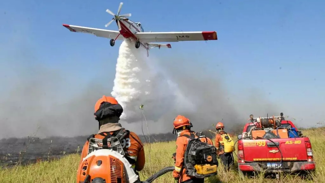 Governo permite piloto estrangeiro atuar no Brasil em casos como do Pantanal  