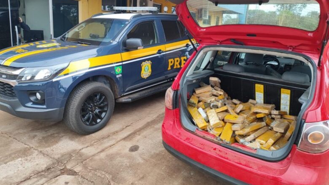 PRF apreende ve&iacute;culo que transportava quase 100 quilos de maconha