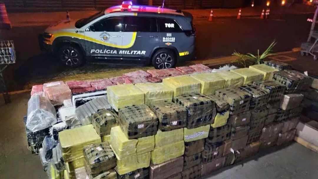 Pol&iacute;cia paulista intercepta caminh&atilde;o de MS com 5,5 toneladas de maconha