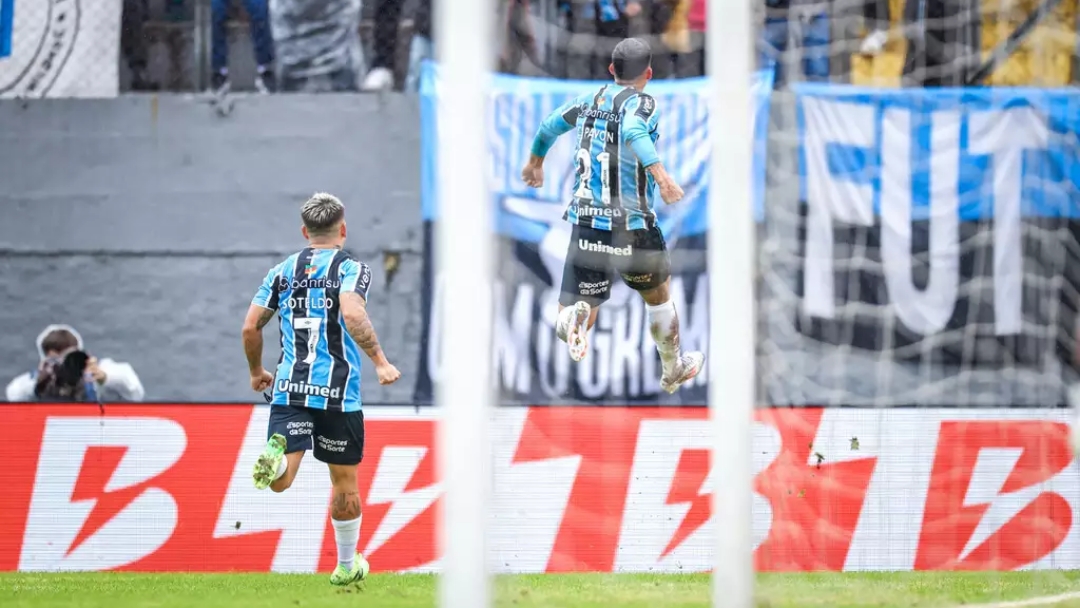 Gr&ecirc;mio supera Oper&aacute;rio-PR e crava vaga nas oitavas 