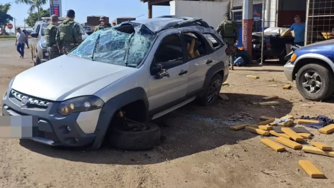 Motorista capota ve&iacute;culo com maconha durante persegui&ccedil;&atilde;o na MS-386