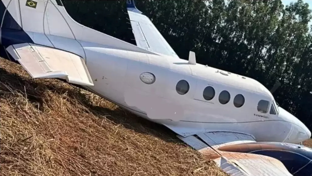 Dracco e Cenipa investigam falha em trem de pouso que fez avi&atilde;o sair da pista